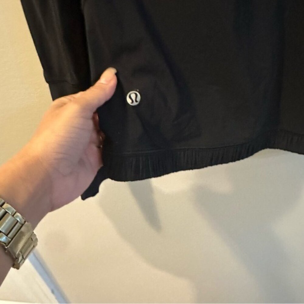 Lululemon Black Waterbound Hoodie Size 4 Ponytail Hood Activewear - Picture 9 of 13